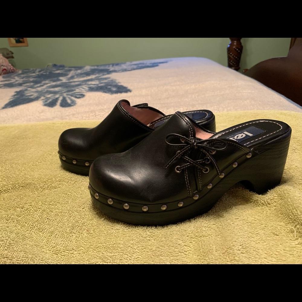 BlackLeather l.e.i. Clogs, very Appealing profile